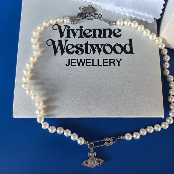 Super Cute Sparkly Gold Saturn Necklace - Picture 4 of 5